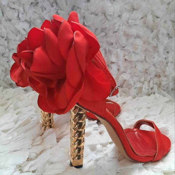 Shoes - Red Bow Back Strappy Dancing Heels Golden Braided Heel EUC Sz 9